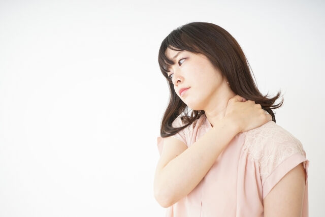 首のコリにお悩みの方、多いのではないでしょうか？一度痛み出す