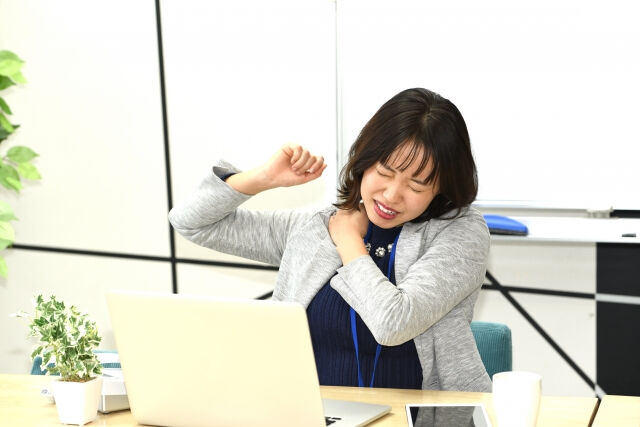 肩を動かすたびに不快感を感じていませんか？