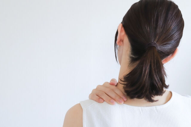 首や肩の重だるさ、気になっていませんか？