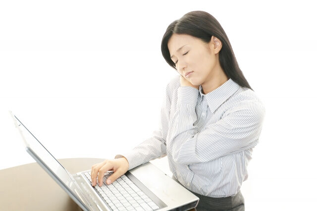 肩こりにお悩みの皆様へ🌼 日々の姿勢があなたの肩の状態に影響