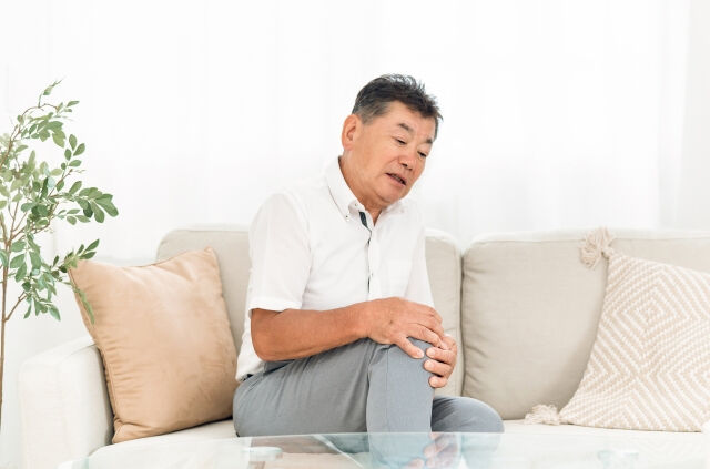 膝に少し不快感を感じること、ありませんか？🤔