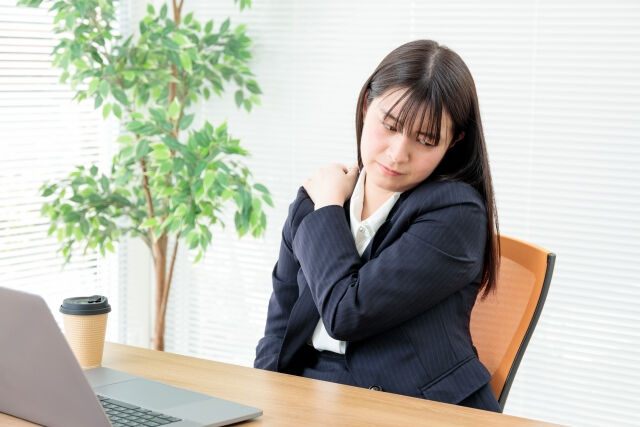 肩の痛みが気になっていませんか？🤔日常生活に影響を与えること