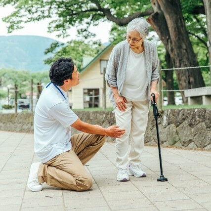 膝の痛みがあると、日常の活動が制限されるだけでなく、O脚の進