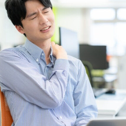 首から肩にかけての痛みや違和感は、一人一人にとって異なるもの