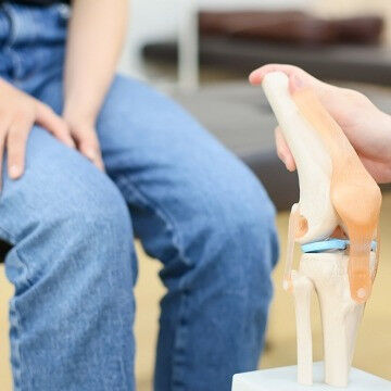O脚や膝の違和感に悩んでいませんか？🌿 当整体院では、膝周り