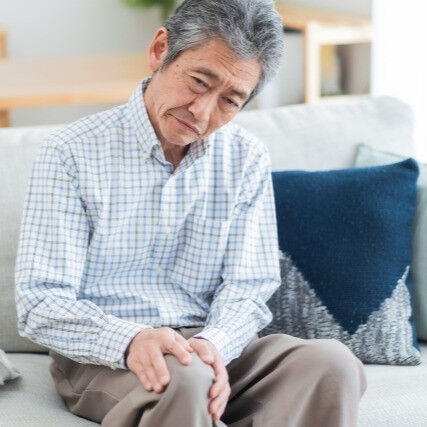 🌿膝の痛みにお悩みですか？🌿 膝関節の痛みは、場所によって異
