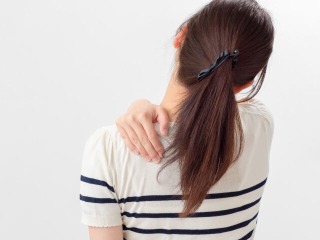 肩や首の張り、動かしにくさでお悩みではありませんか？🌟 日々