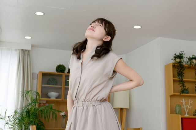 立ち仕事で慢性的な腰の痛みにお悩みのあなたへ✨