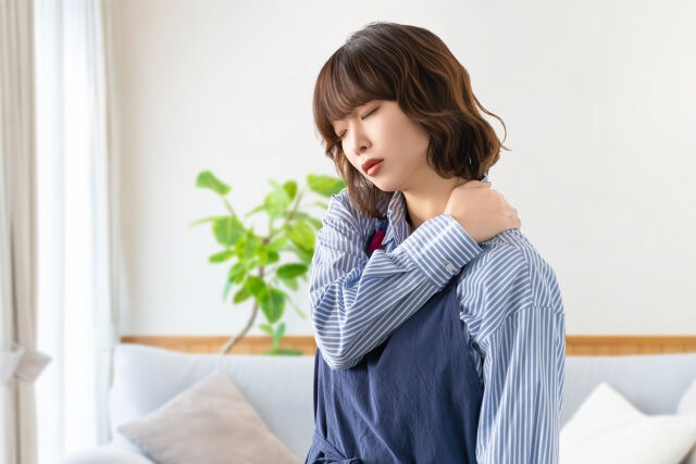 肩周りの違和感で日常生活にお困りではありませんか？🤔💔肩を揉