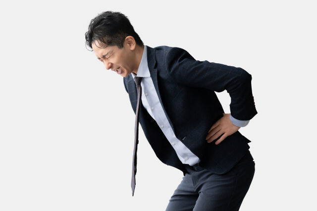 腰に違和感🌟を感じたことはありませんか？前屈みや後屈をした際