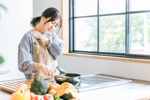 肩こりにお悩みの皆様、こんにちは🌞 肩甲骨や肩の筋肉が悲鳴を