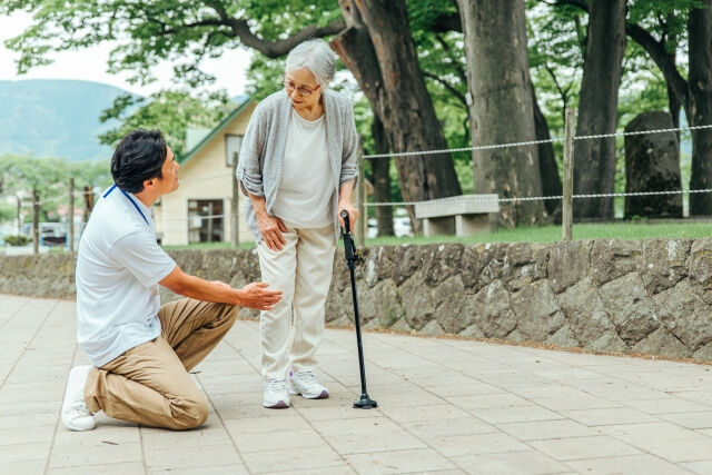 長距離の散歩中、気が付けば膝関節がちょっとした違和感を持ち始