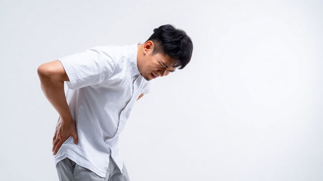 立ち仕事は体力を消耗するだけでなく、腰にも影響を与えることが