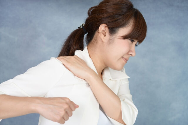 肩の痛みが少しずつ発生することで、日常生活に影響を感じていま