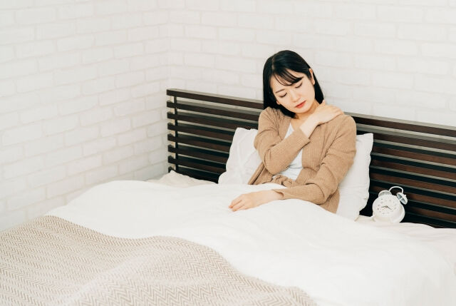 年齢を重ねると、日常の動きの中で肩に違和感を感じることはあり
