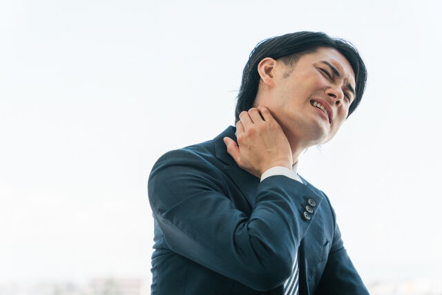 首に最近違和感を感じることはありませんか？📱💻日頃スマホを使
