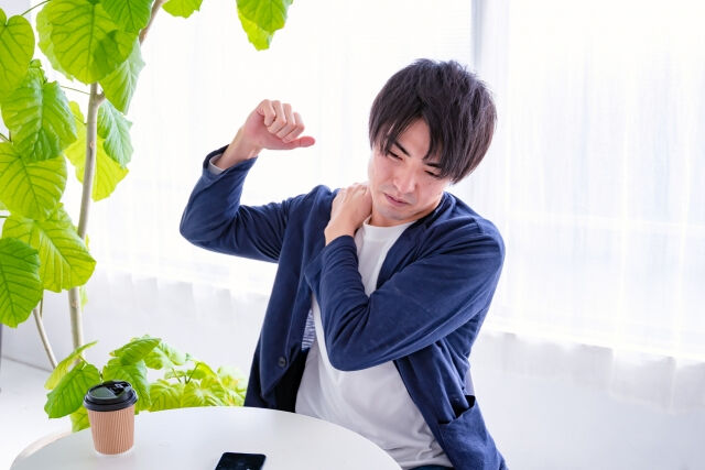 肩を回した際にゴリゴリといった違和感を感じることはありません