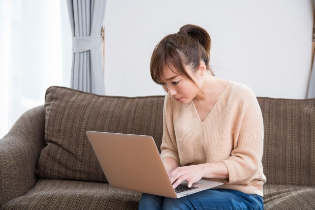 最近、猫背が気になっていたりしませんか？📚長時間座るデスクワ